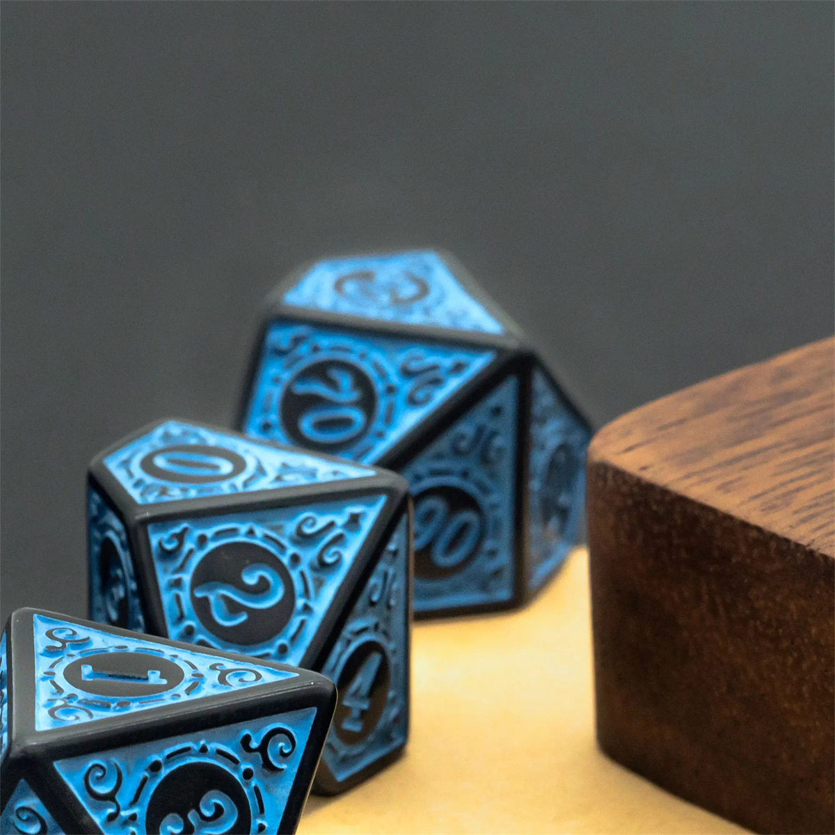 High Quality Plastic DND Dice  - Retro Gaming Fonts のレビューと価格